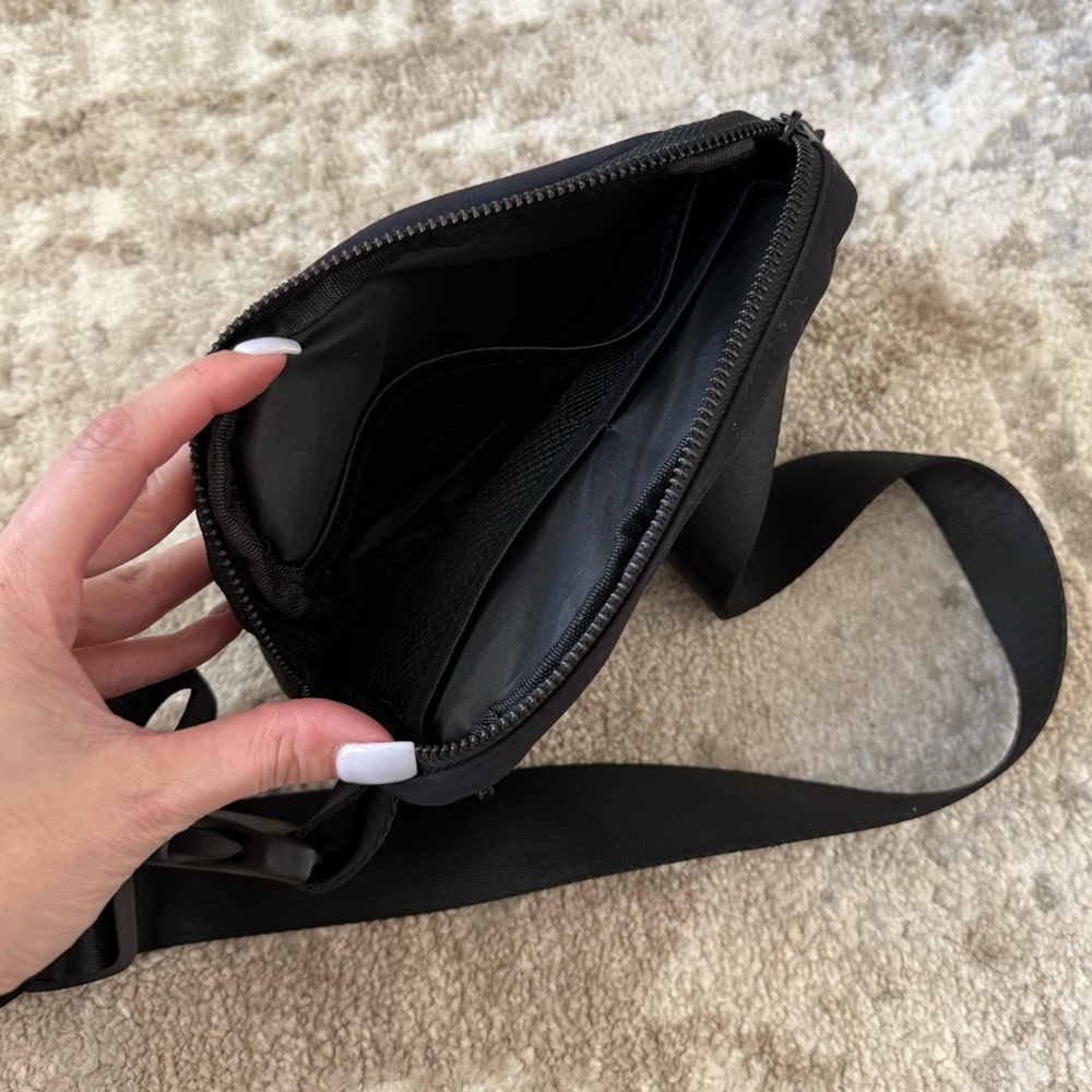 Victoria’s Secret Black Belt Bag - Picture 3 of 4